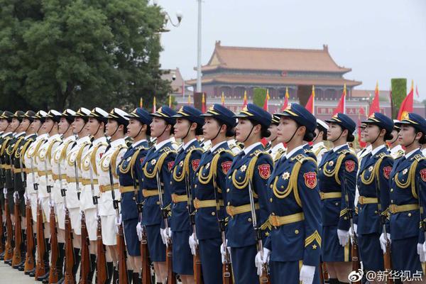 中国6次警告闯南海岛礁美军机 美媒:中国地位牢固