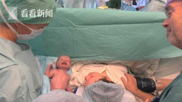 云南通海发生地震瞬间 护士用身体护住婴儿避难