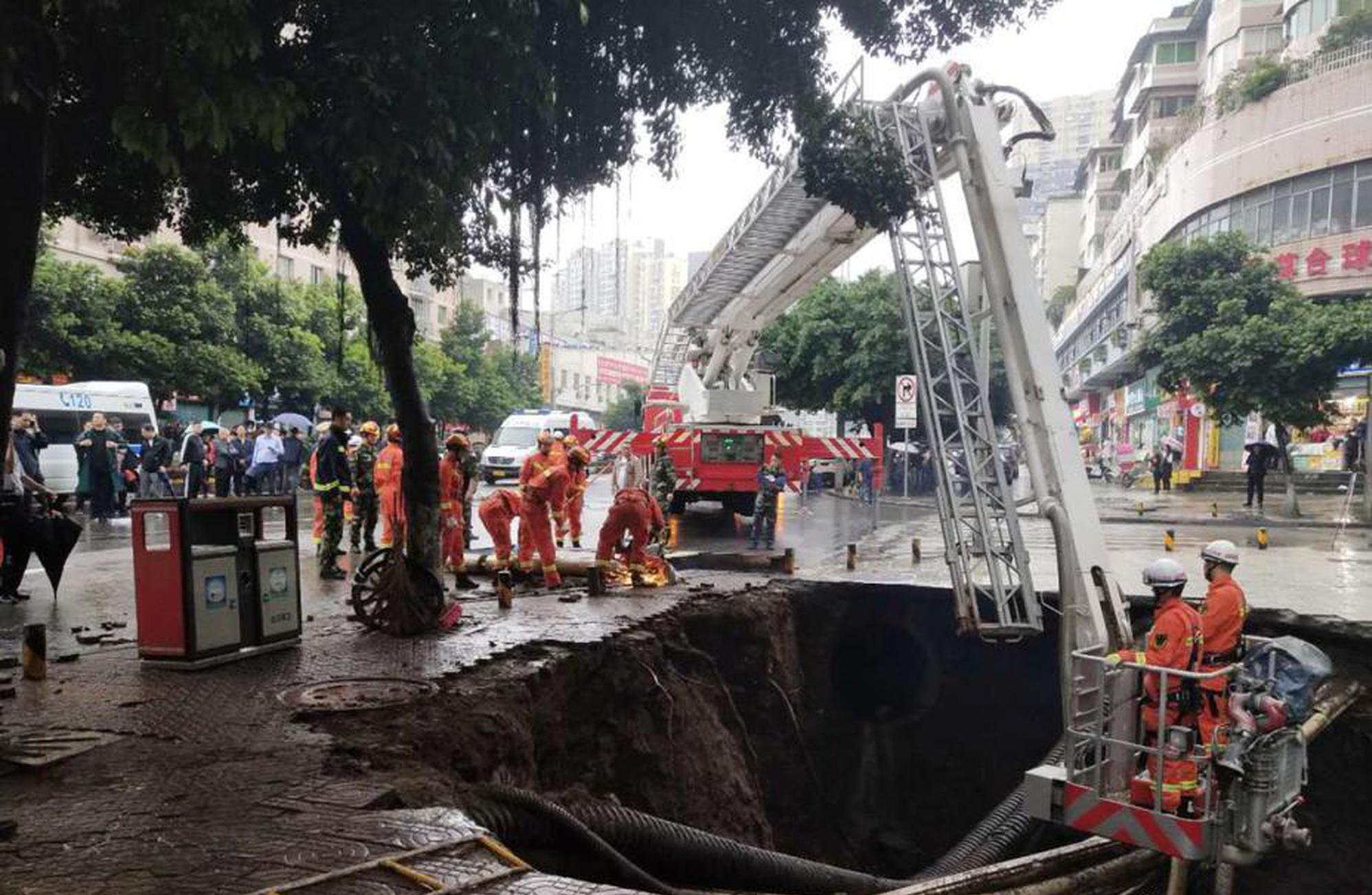 哈尔滨太阳岛景区酒店火灾 107名消防员进场救援