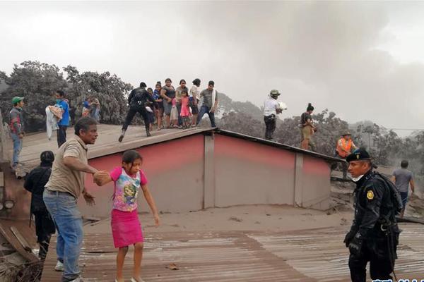 南非金矿出事故 1800名矿工被困