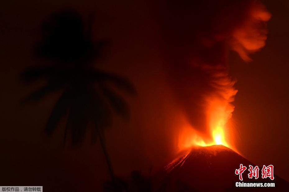 印度唯一航母入港时失火 一名救火军官遇难