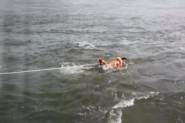 中国游客巴厘岛遭性侵：教练在摩托艇培训时就动手动脚