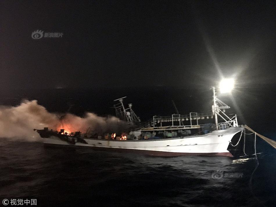 英媒：两艘沙特油轮在阿联酋水域附近遭攻击